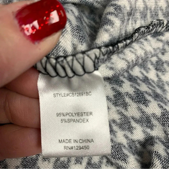 Como Black houndstooth top size small cute silver buttons on sleeves - Picture 7 of 8